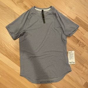 Lululemon men’s dry sense shirt - size medium